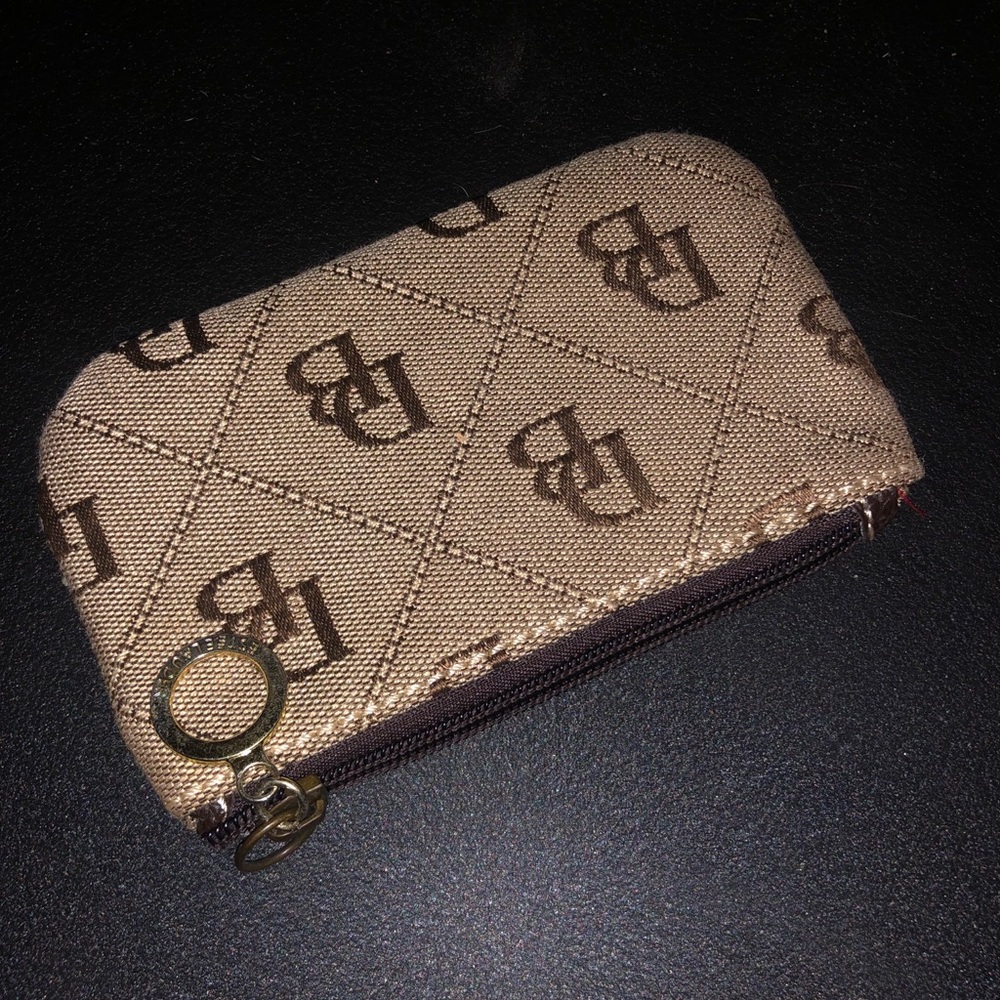 Dooney & bourke brown tan change purse wallet. Guc